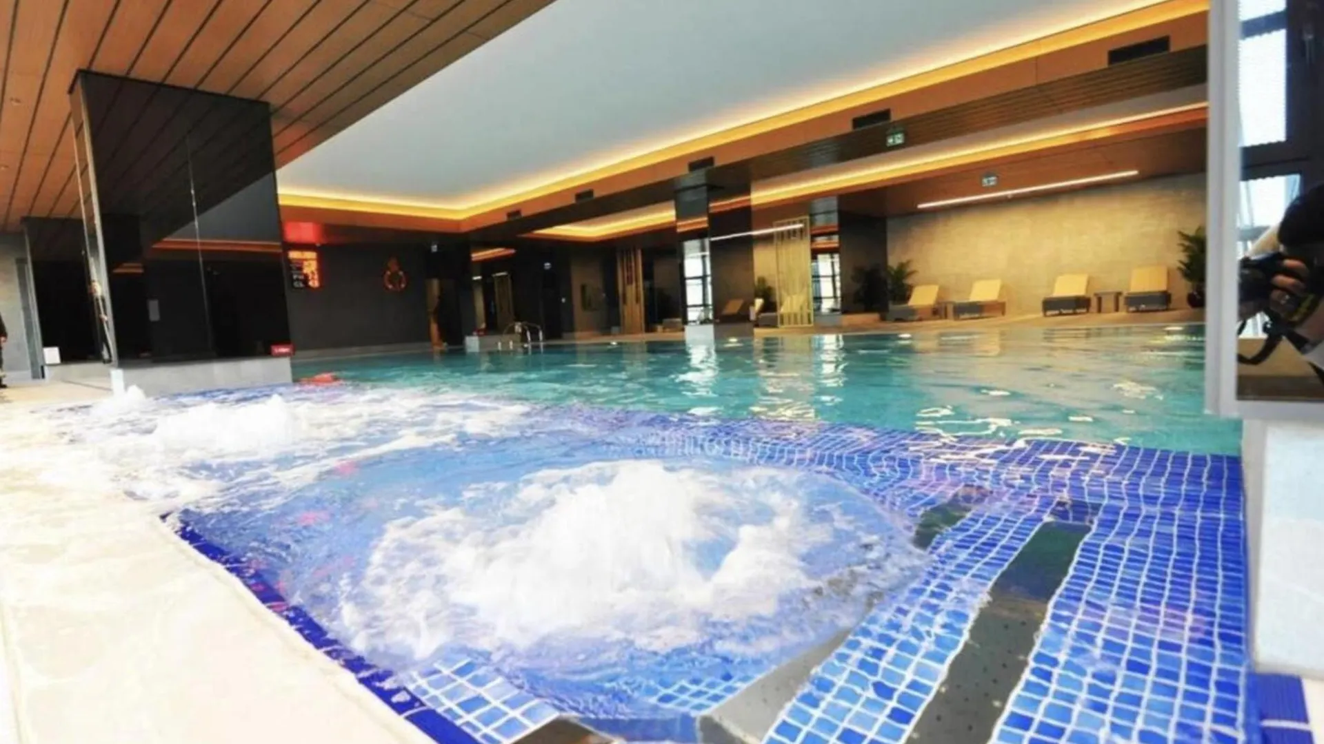 伊斯坦布尔Elegant 1Bd Terrace Gem Poolparking! #344公寓 0*, 伊斯坦布尔